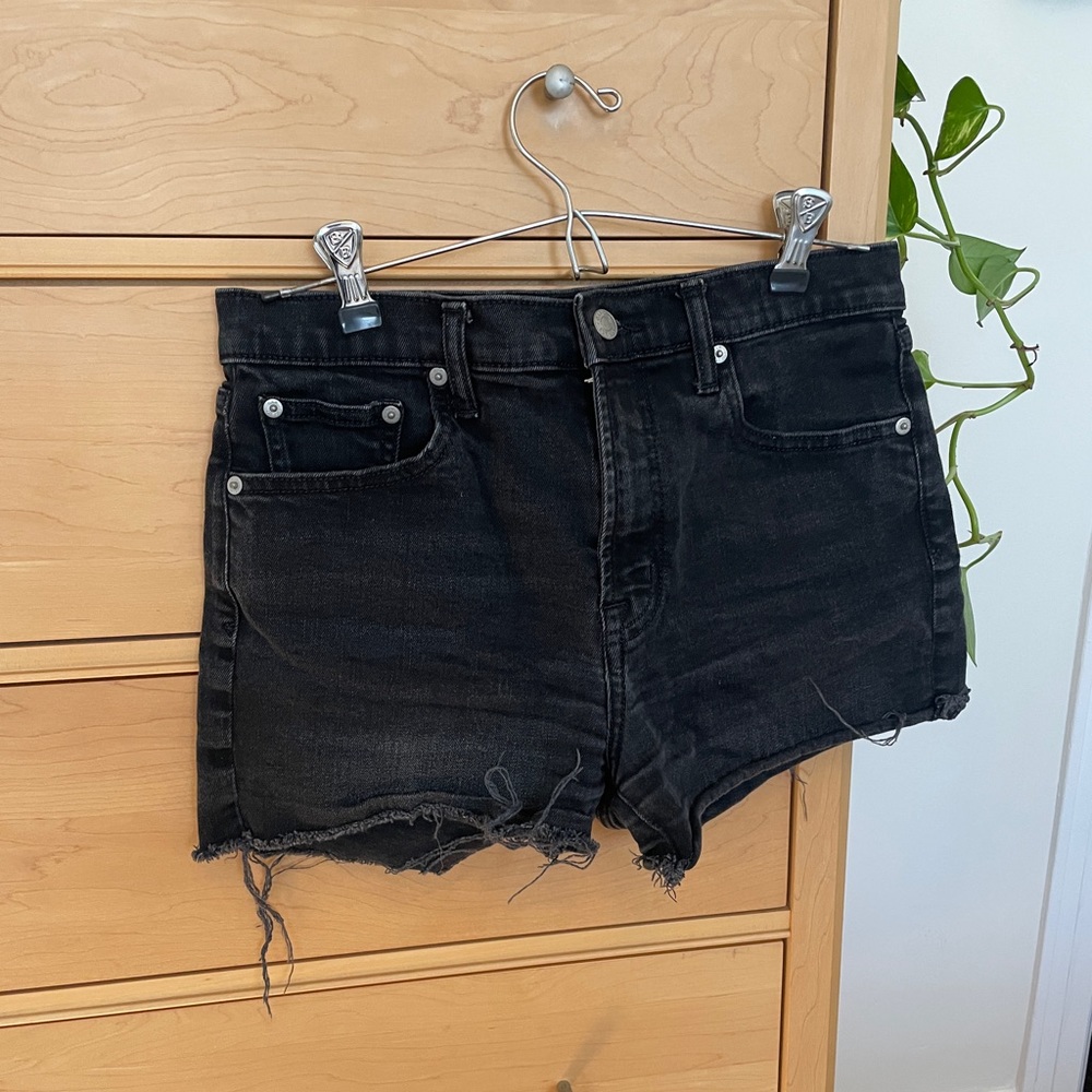 Gap black demin cut off shorts size 29